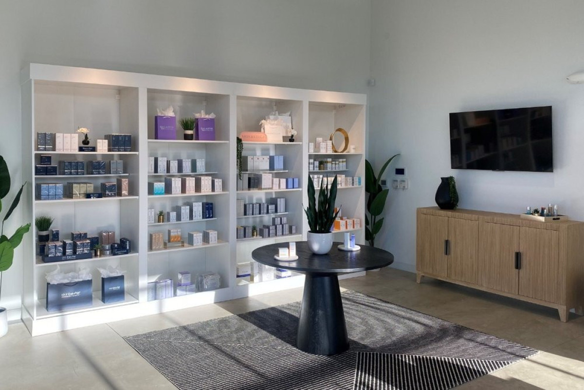 Clean, professional medical spa treatment room with neutral tones at Columbus Aesthetic & Plastic Surgery - Polaris in Columbus